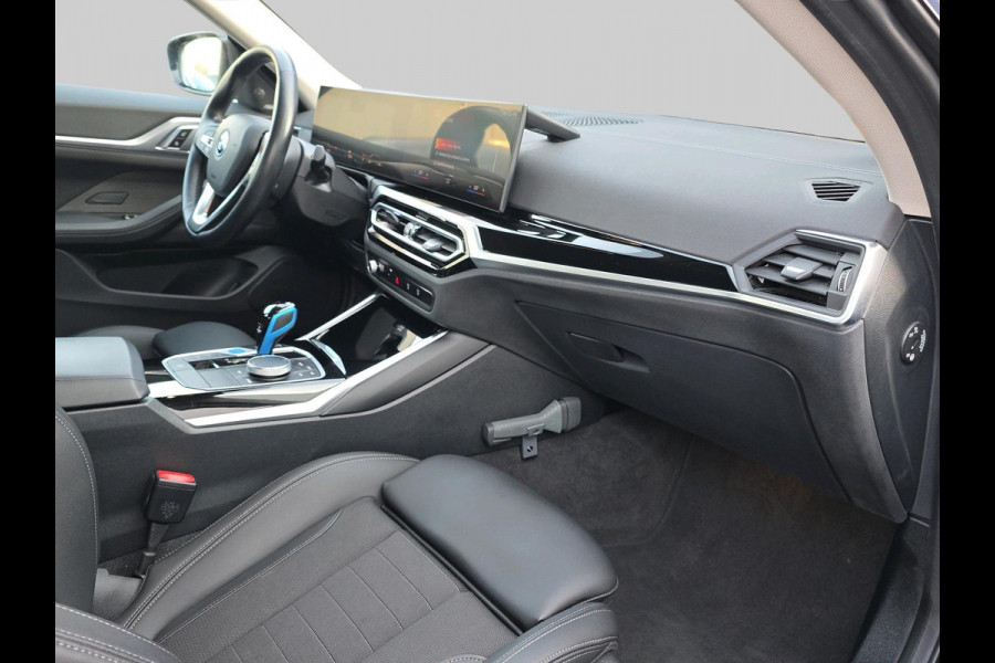 BMW i4 eDrive40 84 kWh | Automaat | Harman & Kardon | Adaptive Cruisecontrol | Elektrische kofferbak |