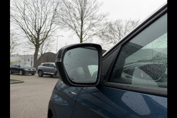 Peugeot 3008 1.6 HYbrid 300 Allure Pack Business PHEV| 300PK!| ADAPTIVE CRUISE CONTROL| STANDKACHEL| STOELVERWARMING| CAMERA VOOR + ACHTER| DODE HOEK SENSOR| ELEKTRISCHE ACHTERKLEP| RIJKLAAR. INCL 12 MND BOVAG GARANTIE