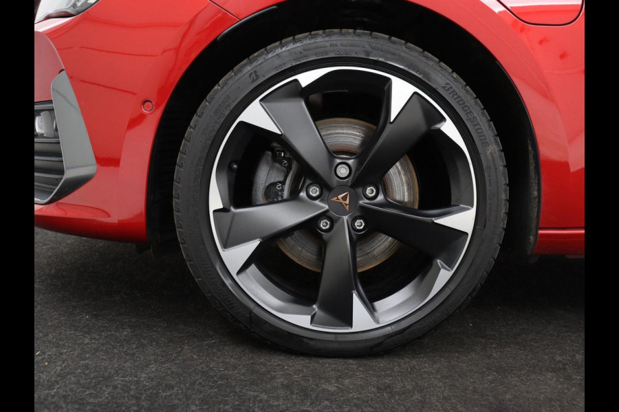 CUPRA Leon 1.4 eHybrid | Trekhaak | Stoelverwarming | Carplay | Camera | Navigatie | Adaptive cruise | Stuurverwarming | Keyless | Full LED | Sportstoelen | PHEV | Plug In