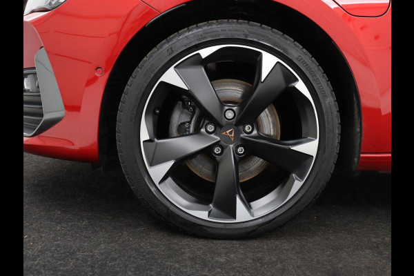 CUPRA Leon 1.4 eHybrid | Trekhaak | Stoelverwarming | Carplay | Camera | Navigatie | Adaptive cruise | Stuurverwarming | Keyless | Full LED | Sportstoelen | PHEV | Plug In