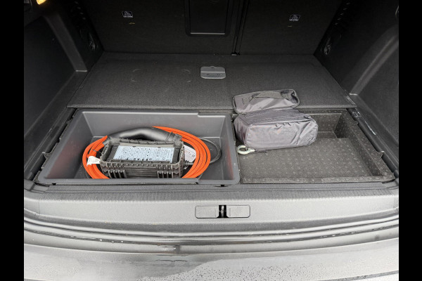 Peugeot 3008 1.6 HYbrid4 300 GT BLACK OPTIC BOMVOL! 22.000KM!| BLACK| STOEL VERWARMING | MASSAGE STOELEN | ELEKT. STOELEN MET GEHEUGEN | ADAPTIVE CRUISE | 12MND BOVAG GARANTIE | ELEKT. ACHTERKLEP | PANO DAK | FOCAL AUDIO|