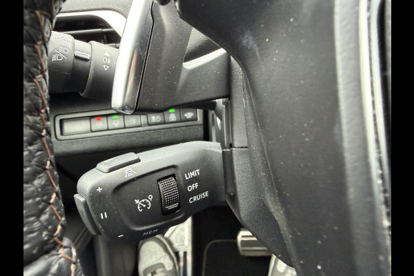 Peugeot 3008 1.6 HYbrid4 300 GT BLACK OPTIC BOMVOL! 22.000KM!| BLACK| STOEL VERWARMING | MASSAGE STOELEN | ELEKT. STOELEN MET GEHEUGEN | ADAPTIVE CRUISE | 12MND BOVAG GARANTIE | ELEKT. ACHTERKLEP | PANO DAK | FOCAL AUDIO|