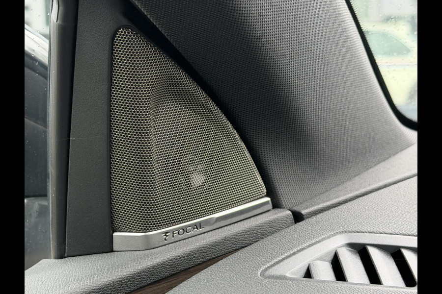 Peugeot 3008 1.6 HYbrid4 300 GT BLACK OPTIC BOMVOL! 22.000KM!| BLACK| STOEL VERWARMING | MASSAGE STOELEN | ELEKT. STOELEN MET GEHEUGEN | ADAPTIVE CRUISE | 12MND BOVAG GARANTIE | ELEKT. ACHTERKLEP | PANO DAK | FOCAL AUDIO|