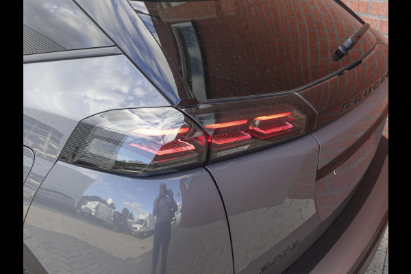 Peugeot 2008 1.2 PureTech 130pk Automaat Allure | Navigatie | Apple Carplay/Android Auto | 360 camera | Parkeersensoren | Blind Spot Assist | Adaptive Cruise Control | Stoelverwarming | Getinte ramen | Climate Control