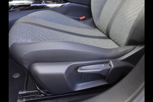 Peugeot 2008 1.2 PureTech 130pk Automaat Allure | Navigatie | Apple Carplay/Android Auto | 360 camera | Parkeersensoren | Blind Spot Assist | Adaptive Cruise Control | Stoelverwarming | Getinte ramen | Climate Control