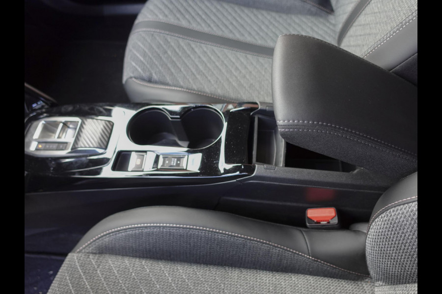 Peugeot 2008 1.2 PureTech 130pk Automaat Allure | Navigatie | Apple Carplay/Android Auto | 360 camera | Parkeersensoren | Blind Spot Assist | Adaptive Cruise Control | Stoelverwarming | Getinte ramen | Climate Control