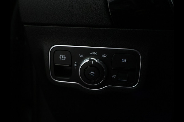 Mercedes-Benz GLA 250 e Star Edition AMG Line Inclusief 24 maanden Mercedes-Benz Certified garantie voor Europa.