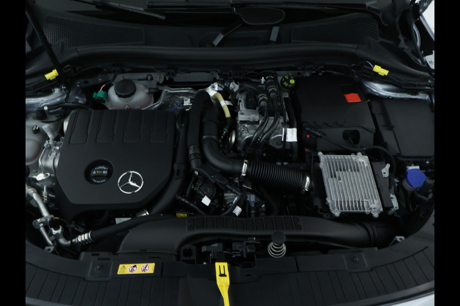 Mercedes-Benz GLA 250 e Star Edition AMG Line Inclusief 24 maanden Mercedes-Benz Certified garantie voor Europa.