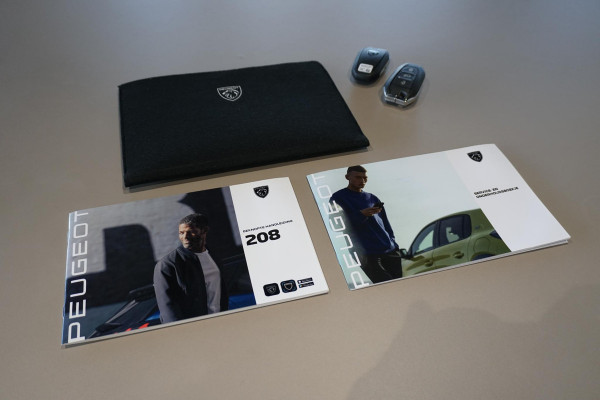 Peugeot 208 Hybrid 100 e-DCS6 Allure + CAMERA / KEYLESS / CARPLAY