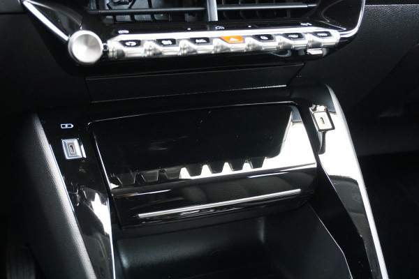 Peugeot 208 Hybrid 100 e-DCS6 Allure + CAMERA / KEYLESS / CARPLAY