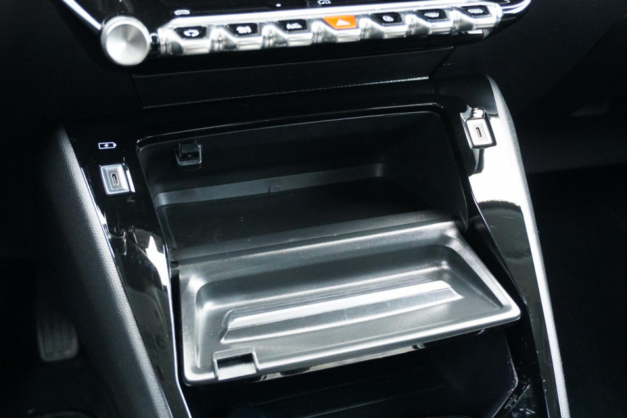 Peugeot 208 Hybrid 100 e-DCS6 Allure + CAMERA / KEYLESS / CARPLAY