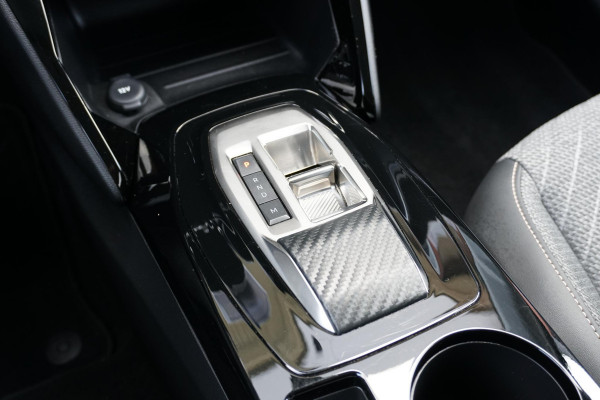 Peugeot 208 Hybrid 100 e-DCS6 Allure + CAMERA / KEYLESS / CARPLAY