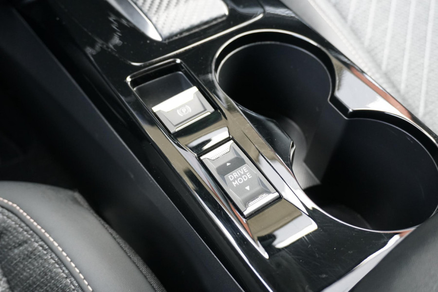 Peugeot 208 Hybrid 100 e-DCS6 Allure + CAMERA / KEYLESS / CARPLAY