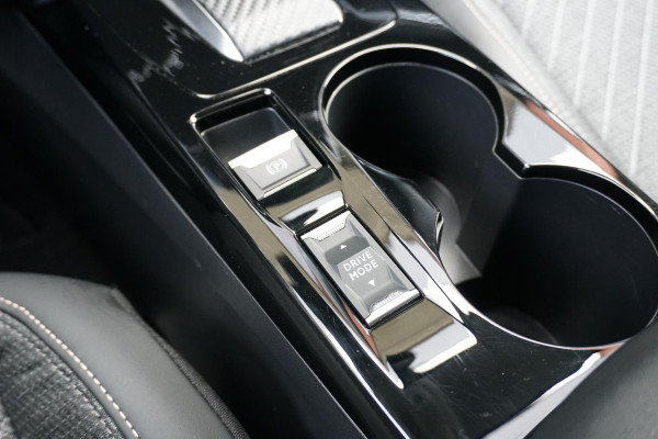 Peugeot 208 Hybrid 100 e-DCS6 Allure + CAMERA / KEYLESS / CARPLAY