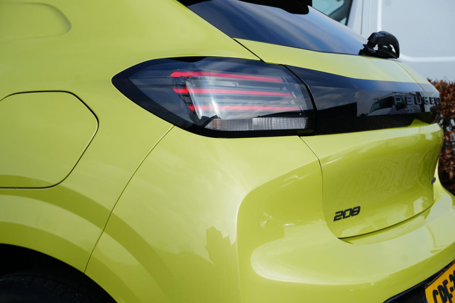 Peugeot 208 Hybrid 100 e-DCS6 Allure + CAMERA / KEYLESS / CARPLAY