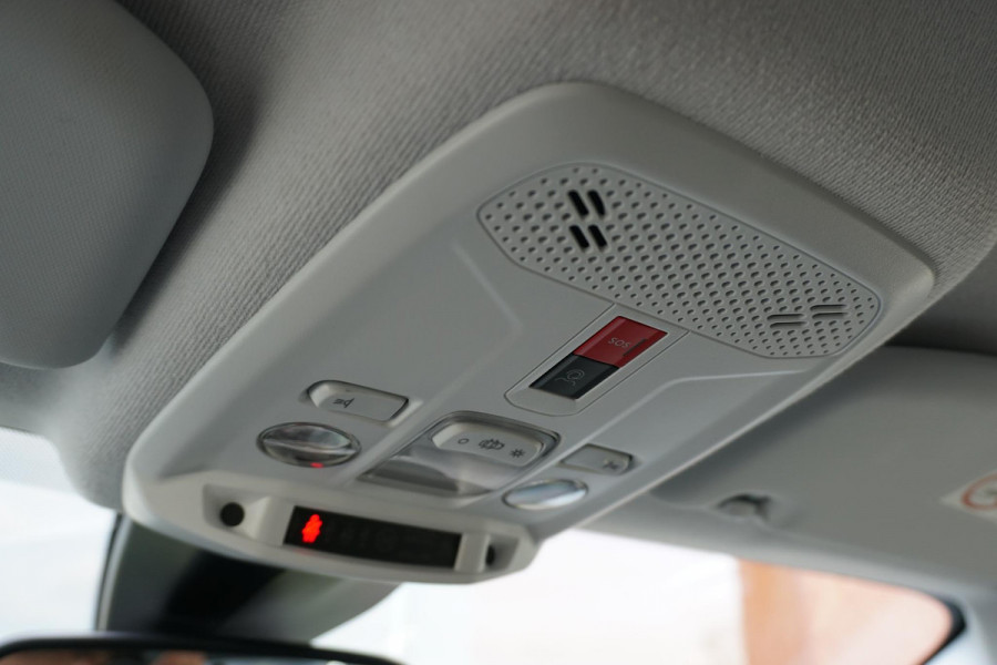 Peugeot 208 Hybrid 100 e-DCS6 Allure + CAMERA / KEYLESS / CARPLAY