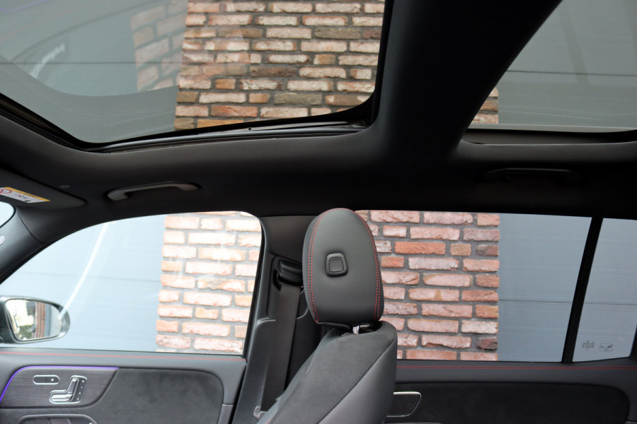 Mercedes-Benz EQB 350 4MATIC AMG Line 71 kWh | 40.500,- Netto | Distronic | Memory | HUD | Verwarmd Stuurwiel | Trekhaak | Burmester | Panoramadak | Keyless Go | Surround Camera |  Vario-Achterbank |