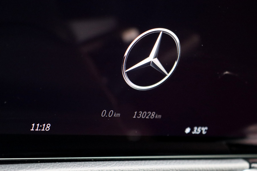 Mercedes-Benz EQB 350 4MATIC AMG Line 71 kWh | 40.500,- Netto | Distronic | Memory | HUD | Verwarmd Stuurwiel | Trekhaak | Burmester | Panoramadak | Keyless Go | Surround Camera |  Vario-Achterbank |