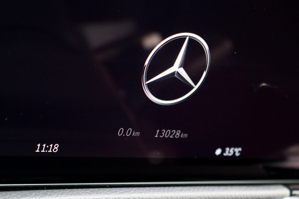 Mercedes-Benz EQB 350 4MATIC AMG Line 71 kWh | 40.500,- Netto | Distronic | Memory | HUD | Verwarmd Stuurwiel | Trekhaak | Burmester | Panoramadak | Keyless Go | Surround Camera |  Vario-Achterbank |