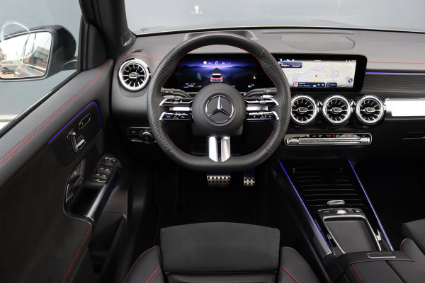 Mercedes-Benz EQB 350 4MATIC AMG Line 71 kWh | 40.500,- Netto | Distronic | Memory | HUD | Verwarmd Stuurwiel | Trekhaak | Burmester | Panoramadak | Keyless Go | Surround Camera |  Vario-Achterbank |