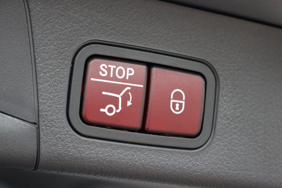 Mercedes-Benz EQB 350 4MATIC AMG Line 71 kWh | 40.500,- Netto | Distronic | Memory | HUD | Verwarmd Stuurwiel | Trekhaak | Burmester | Panoramadak | Keyless Go | Surround Camera |  Vario-Achterbank |