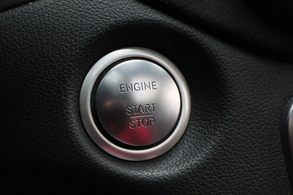 Mercedes-Benz CLA-Klasse Shooting Brake 250 Sport 4MATIC Prestige AMG Panoramadak, Memory, H&K, Apple Carplay, Camera, 18"