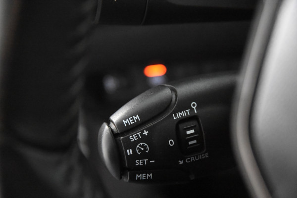 Peugeot 2008 1.2 Active *1ste Eigenaar*Navigatie*Camera*DAB*