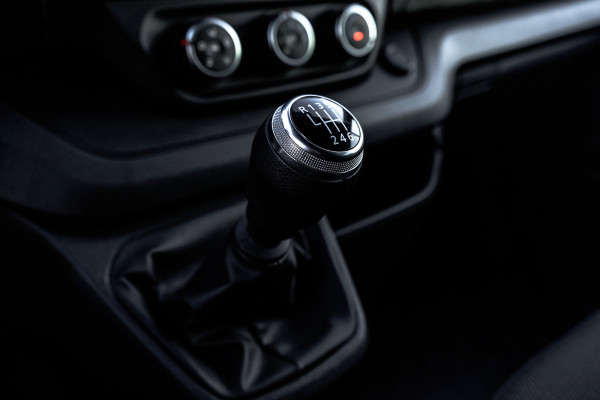 Renault Trafic Blue dCi 150PK | L2H1 | 9-Zits | LED | Canera | Navi | Zijschuifdeur R+L | Cruise | Airco | PDC | Euro 6