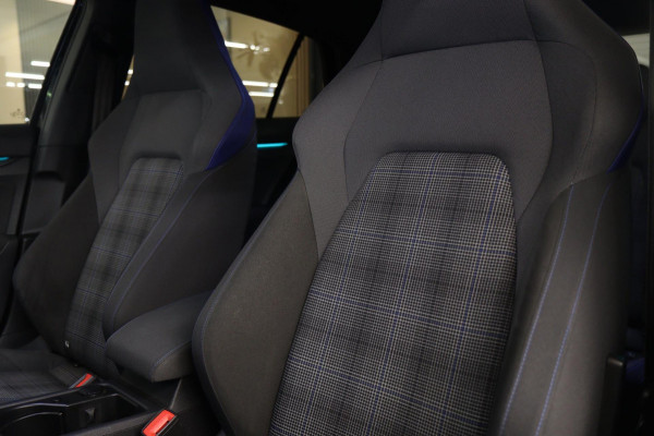 Volkswagen Golf 1.4 eHybrid GTE /PANO/IQLIGHT/CAM/CARPLAY/ACC/LANE ASSIST/VOL