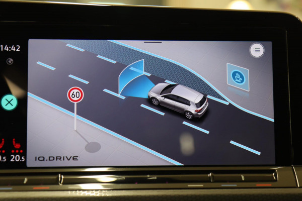 Volkswagen Golf 1.4 eHybrid GTE /PANO/IQLIGHT/CAM/CARPLAY/ACC/LANE ASSIST/VOL