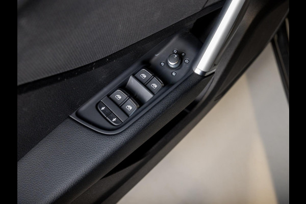 Audi Q2 35 TFSI S Edition / 150pk / Cruise / Trekhaak / Navigatie