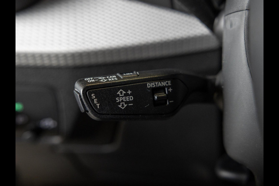 Audi Q2 35 TFSI S Edition / 150pk / Cruise / Trekhaak / Navigatie