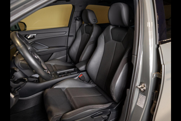 Audi Q3 40 TFSI quattro S Line edition one / 190pk / Trekhaak / Panorama dak / Stoelverwarming /