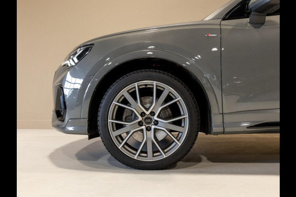 Audi Q3 40 TFSI quattro S Line edition one / 190pk / Trekhaak / Panorama dak / Stoelverwarming /