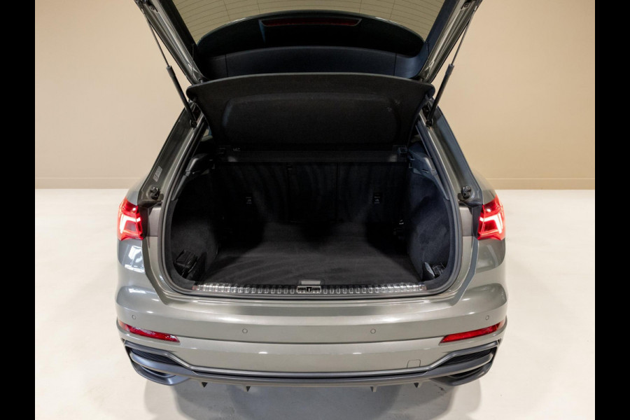 Audi Q3 40 TFSI quattro S Line edition one / 190pk / Trekhaak / Panorama dak / Stoelverwarming /