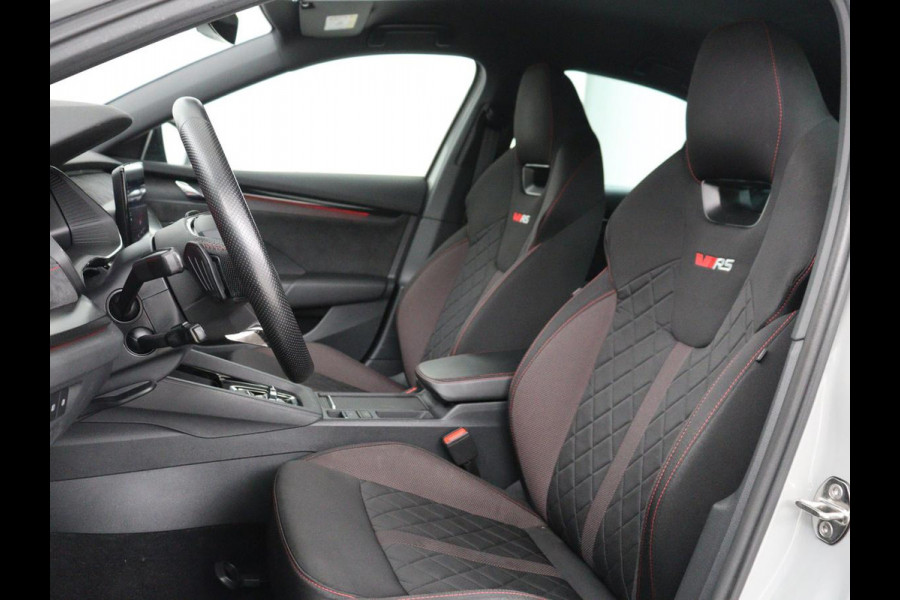 Škoda Octavia 1.4 TSI RS iV PHEV Business | Stoelverwarming | Adaptive cruise | Side Assist | Camera | Alcantara | Matrix LED | Carplay | Sfeerverlichting | Navigatie |