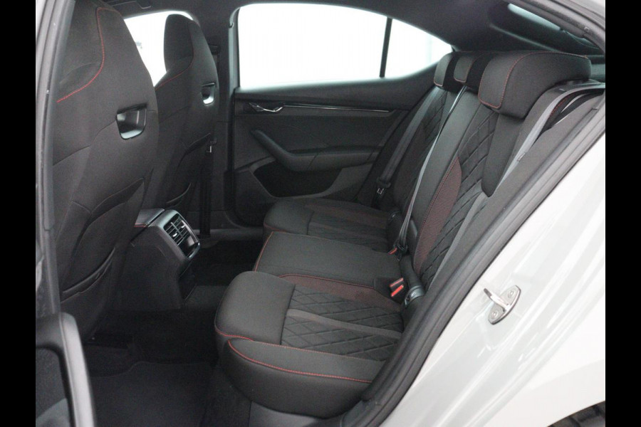 Škoda Octavia 1.4 TSI RS iV PHEV Business | Stoelverwarming | Adaptive cruise | Side Assist | Camera | Alcantara | Matrix LED | Carplay | Sfeerverlichting | Navigatie |