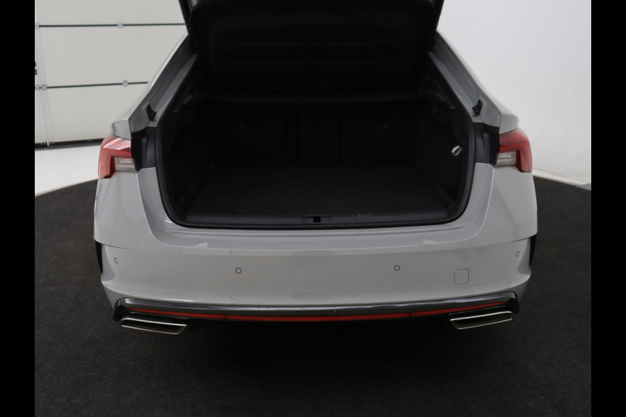 Škoda Octavia 1.4 TSI RS iV PHEV Business | Stoelverwarming | Adaptive cruise | Side Assist | Camera | Alcantara | Matrix LED | Carplay | Sfeerverlichting | Navigatie |