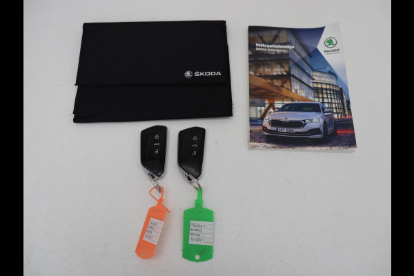 Škoda Octavia 1.4 TSI RS iV PHEV Business | Stoelverwarming | Adaptive cruise | Side Assist | Camera | Alcantara | Matrix LED | Carplay | Sfeerverlichting | Navigatie |