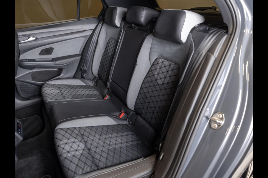 Volkswagen Golf 1.5 eTSI R-Line / 150pk / Panorama dak / Harman Kardon / Stoel en stuurverwarming /