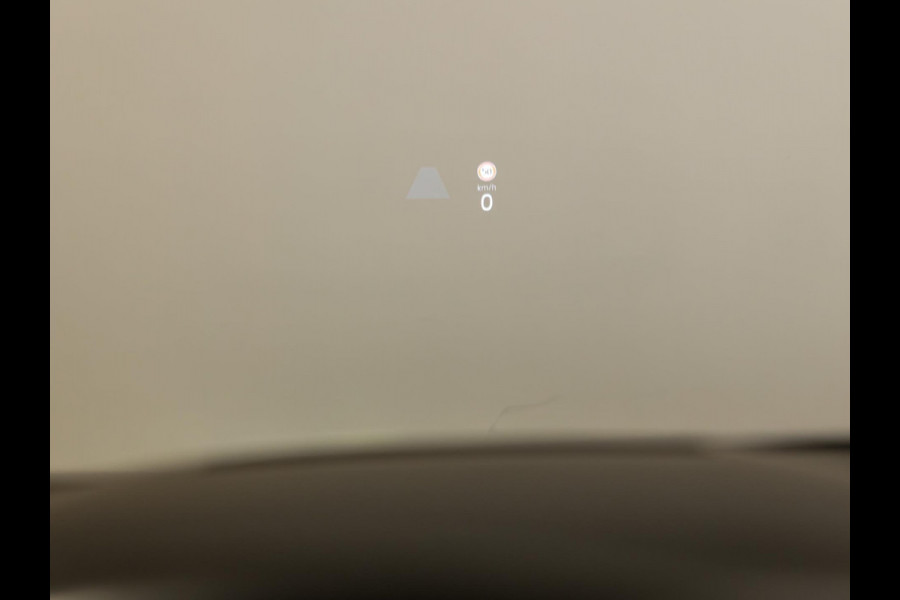 Volkswagen Golf 1.5 eTSI R-Line / 150pk / Panorama dak / Harman Kardon / Stoel en stuurverwarming /