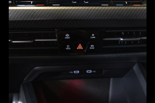 Volkswagen Golf 1.5 eTSI R-Line / 150pk / Panorama dak / Harman Kardon / Stoel en stuurverwarming /