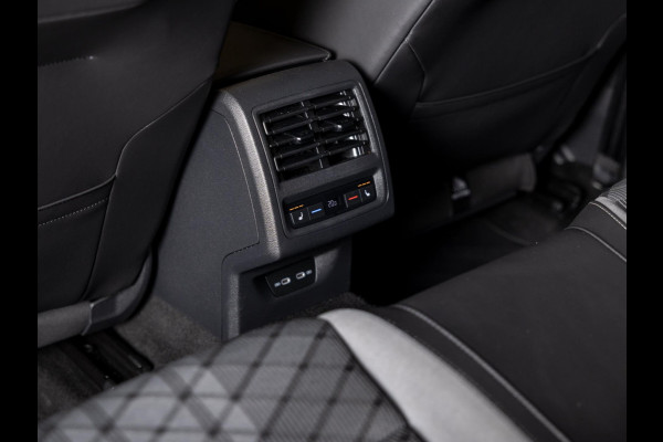 Volkswagen Golf 1.5 eTSI R-Line / 150pk / Panorama dak / Harman Kardon / Stoel en stuurverwarming /