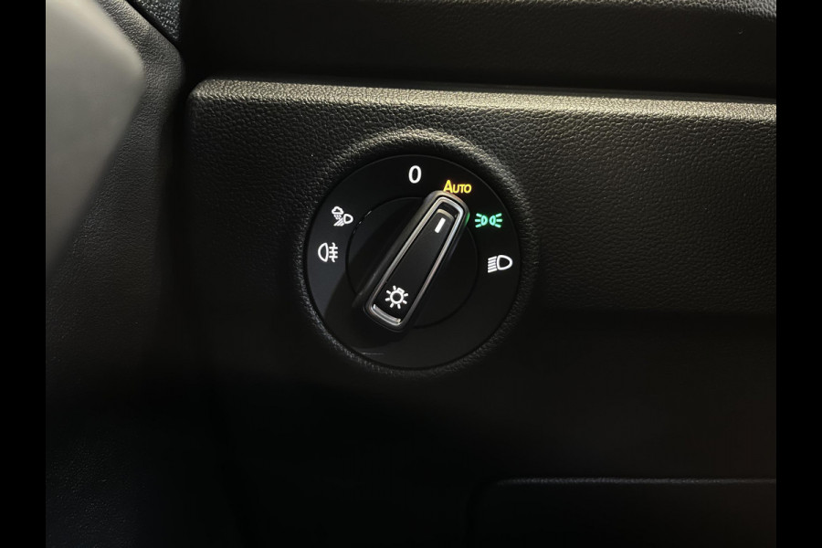 Volkswagen T-Roc 1.5 TSI 150pk DSG R-Line | Camera | Navigatie /Apple Carplay/Android Auto | Climate Control | Electrische kofferbak | Led | Dab | Adaptive Cruise Control