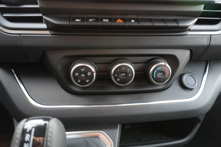 Renault Trafic 2.0 Bleu dCi 170PK L2H1 Red Edition DubbelCabine Automaat 20"LM velgen Nr. V072 |  Climate | Navi | Camera | Schuifdeur L/R | Black out pakket