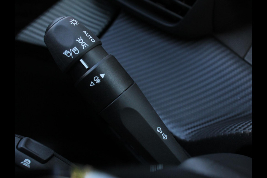 Peugeot 208 1.2 PureTech Allure Pack | Navigatie | Apple Carplay/Android Auto | Achteruitrij camera | Climate control | LED | Adaptieve cruise control | Parkeersensor achter | Verwarmde voorstoelen | Lichtmetalen velgen