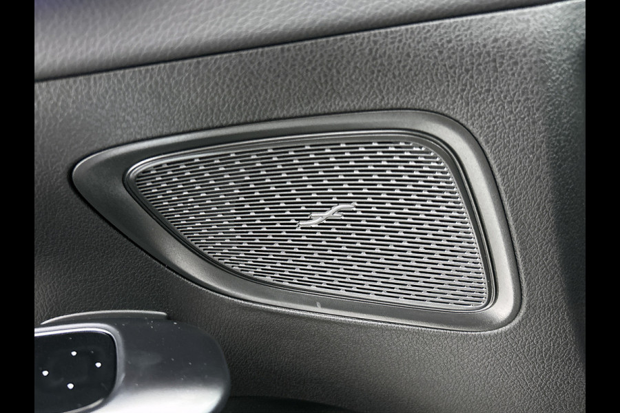 Mercedes-Benz C-Klasse 300 e Business Solution | Trekhaak | Donkergetint glas achter | Achteruitrijcamera | Smartphone-integratie | GUARD 360 ° Vehicle protection Plus | Stoelverwarming voor | Zitcomfortpakket |