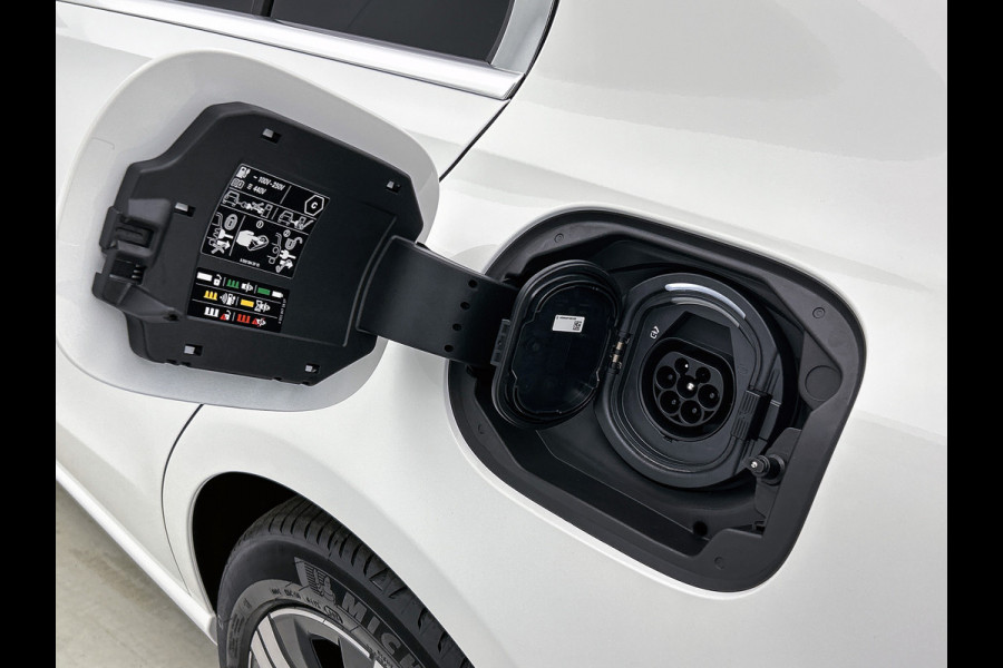 Mercedes-Benz C-Klasse 300 e Business Solution | Trekhaak | Donkergetint glas achter | Achteruitrijcamera | Smartphone-integratie | GUARD 360 ° Vehicle protection Plus | Stoelverwarming voor | Zitcomfortpakket |