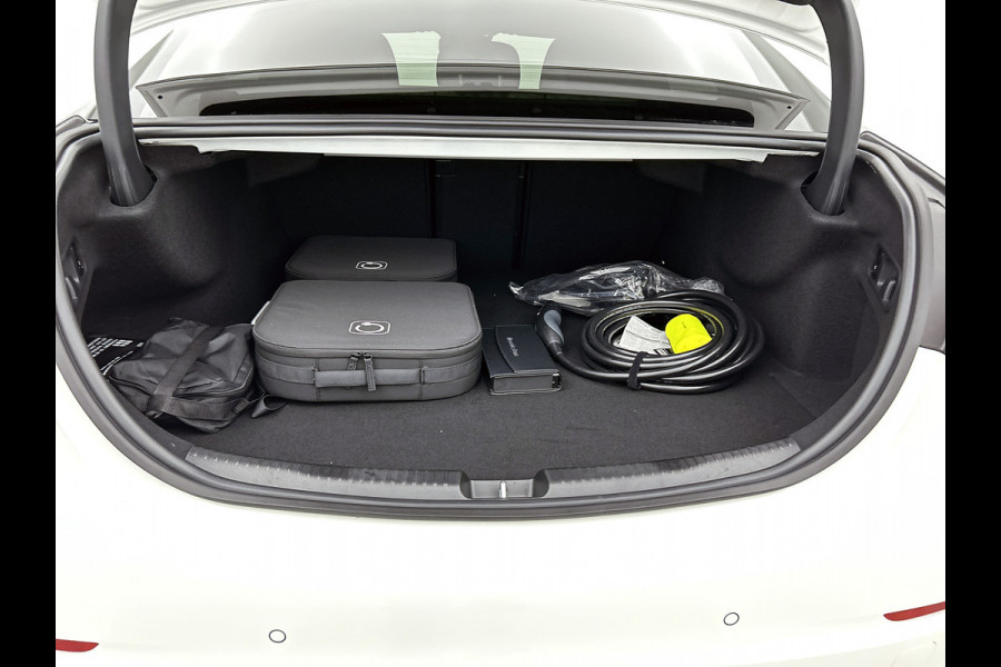 Mercedes-Benz C-Klasse 300 e Business Solution | Trekhaak | Donkergetint glas achter | Achteruitrijcamera | Smartphone-integratie | GUARD 360 ° Vehicle protection Plus | Stoelverwarming voor | Zitcomfortpakket |