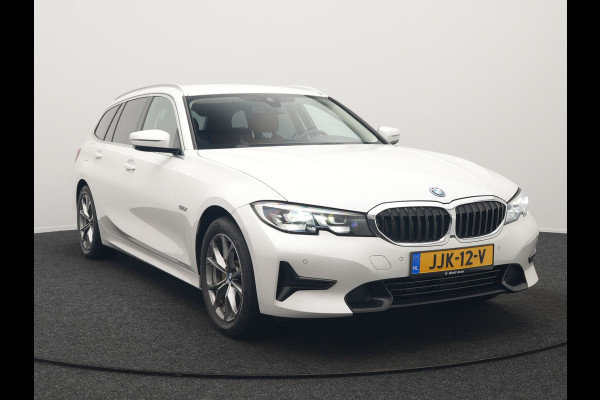 BMW 3 Serie Touring 320e Sportline PHEV 204pk Dealer O.H | Lederen Sportstoelen Verwarmd | Sfeerverlichting | Apple Carplay | Navigatie | Cruise Control | Virtual | DAB |  Plug In Hybrid